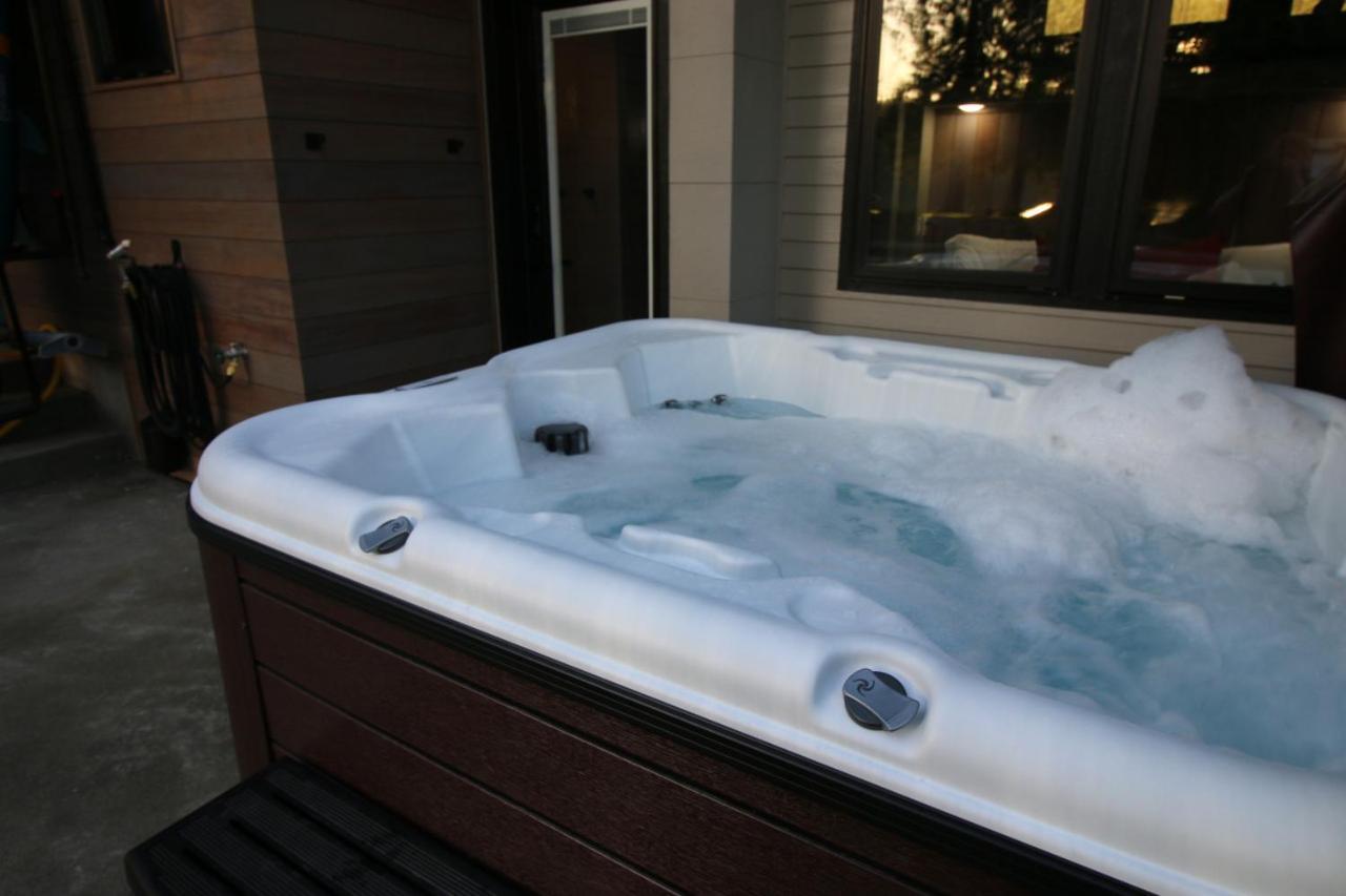 Luxe Lake Cabin Hot Tub Grill Firepit Ev Charger Onalaska 외부 사진